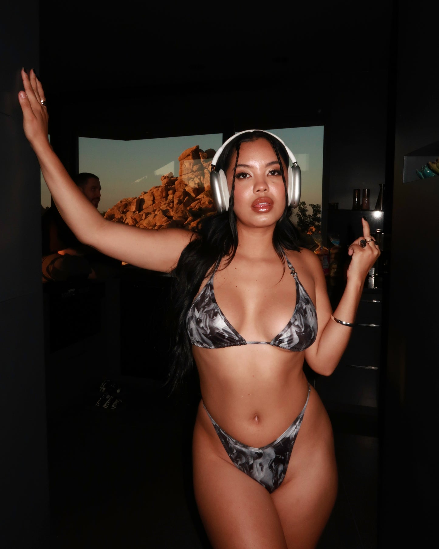 Kitana V-kini in Grey