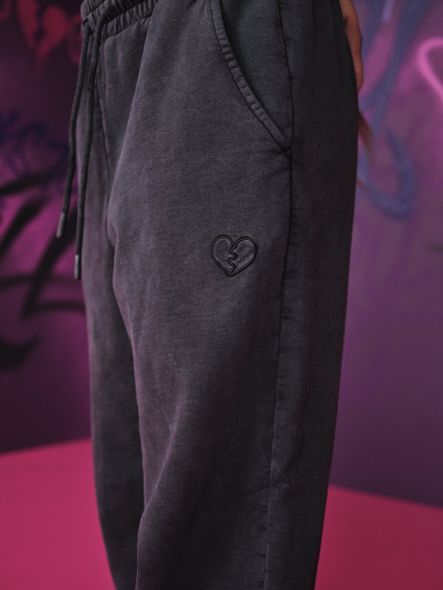Heartbreaker Sweatpant in Black
